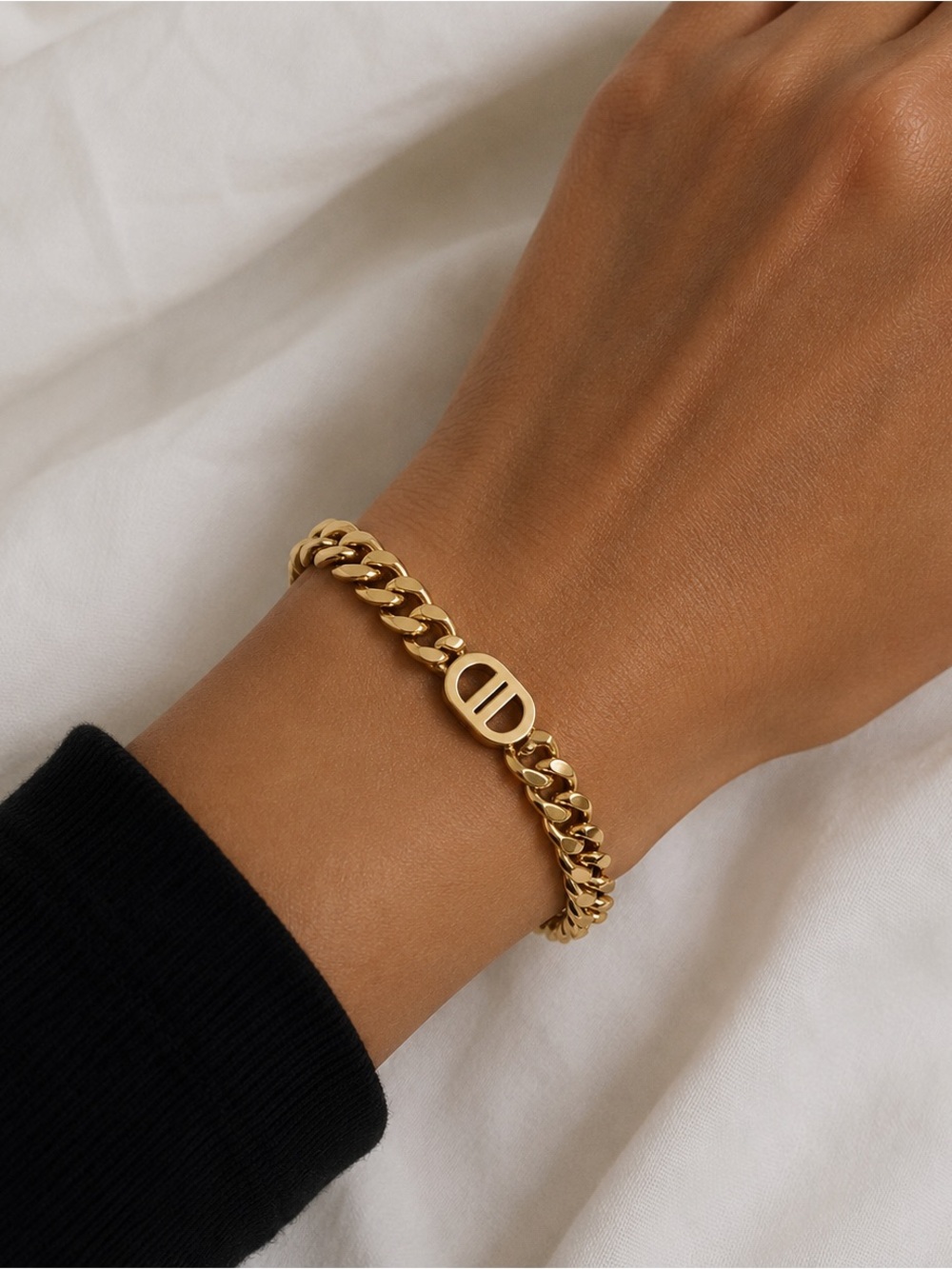 Luxury Gold Tone Chain Link Bracelet with Oval Logo Accent NWOT